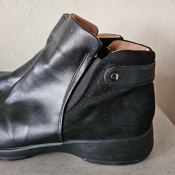 NATURALIZER BARITAROUND TOE  BOOTIE – WOMEN’S SIZE 8.5 – BLACK LEATHER / SUEDE - Picture 8 of 11